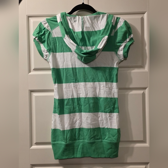 Juniors Short Sleeve Long Tee With Hood And Front Pocket - Picture 5 of 5